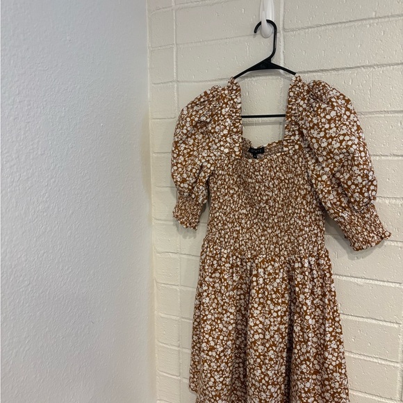 1.State Smocked Puff Sleeve Mini Dress in brown floral - Picture 2 of 4